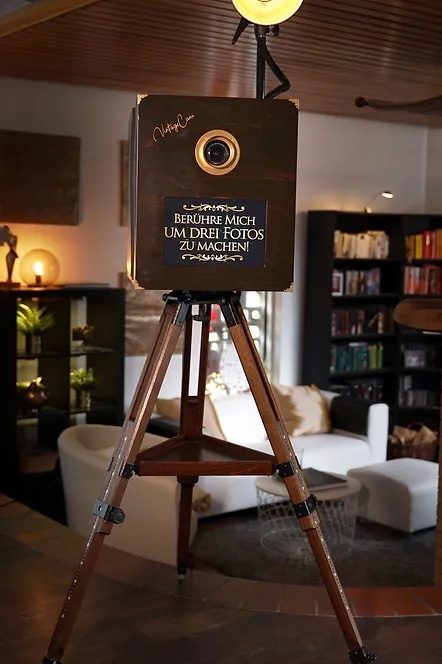 VintageCam Wood – Fotobox im Look einer Plattenkamera aus Nussbaumholz